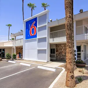 Hotel 6 Old Town Fashion Square, Scottsdale