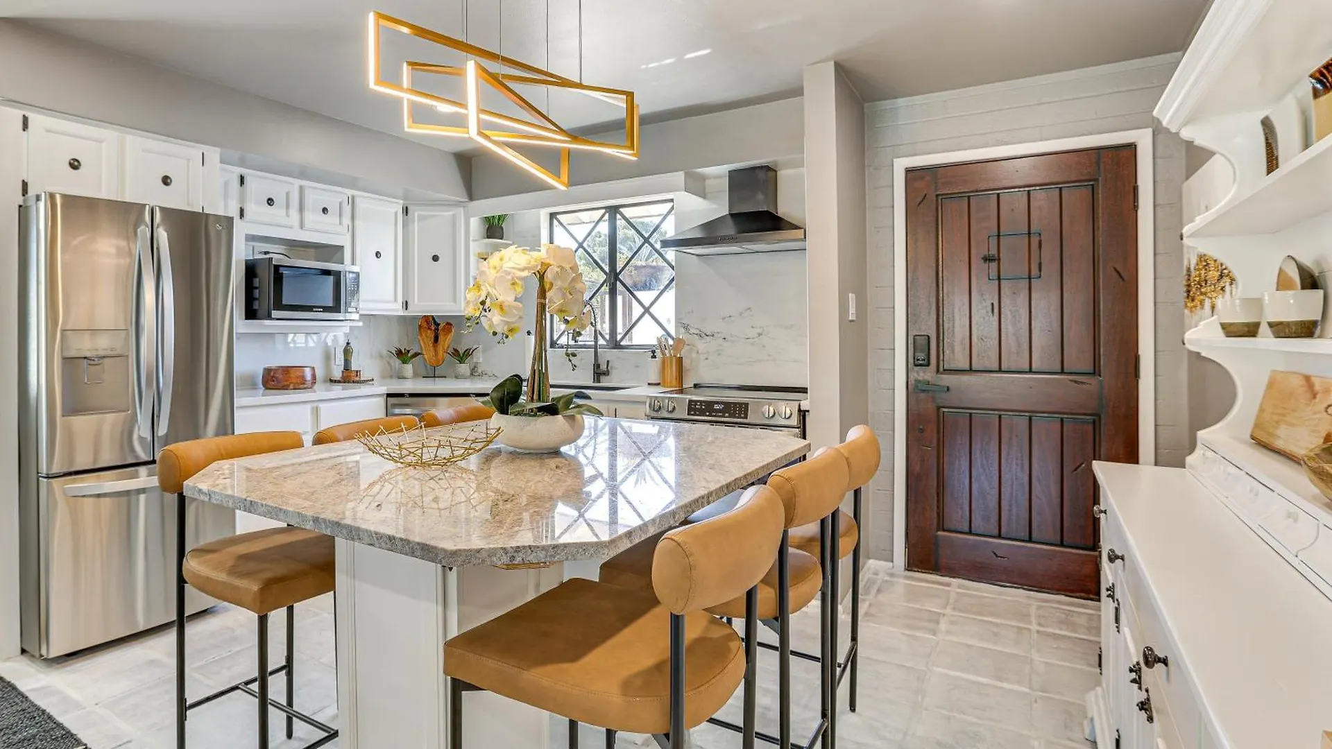 Walk To Scottsdale Stadium Remodeled Home! Holiday home