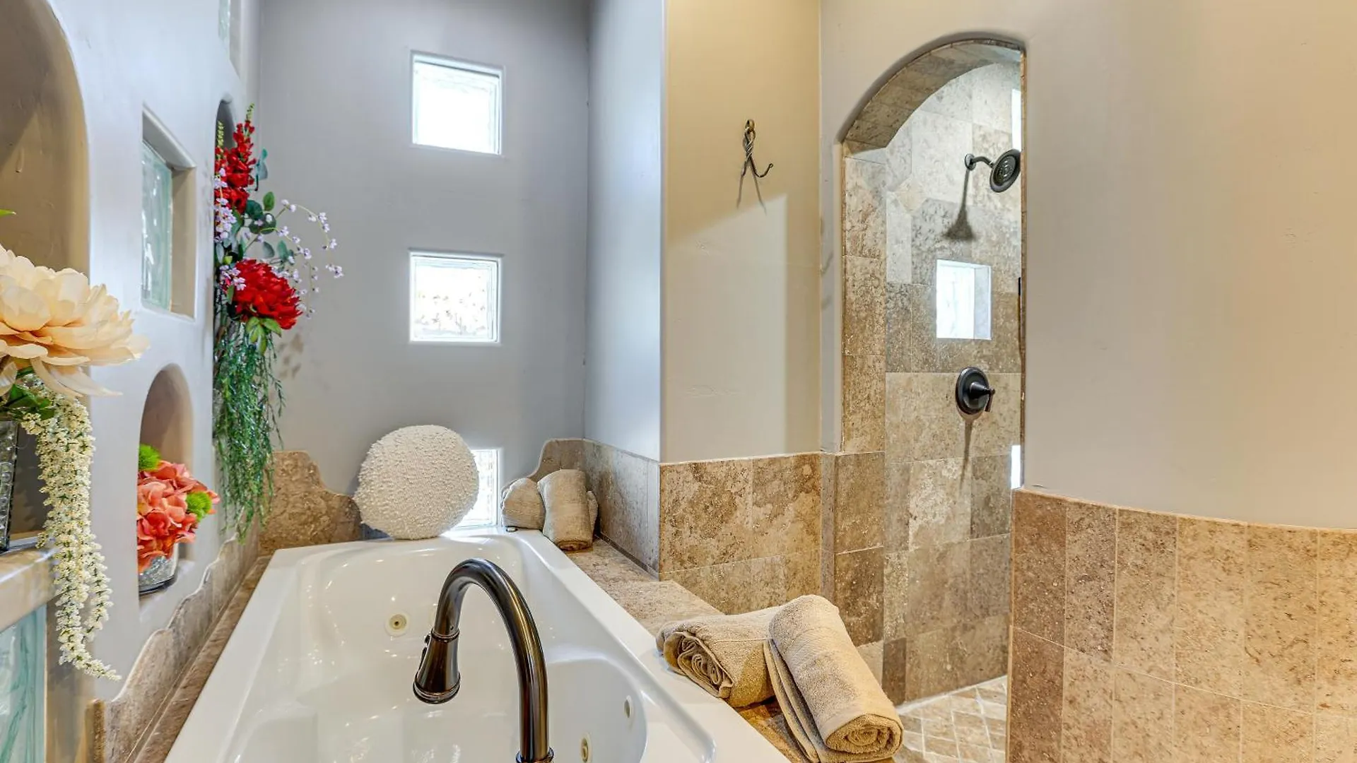 Walk To Scottsdale Stadium Remodeled Home! Holiday home
